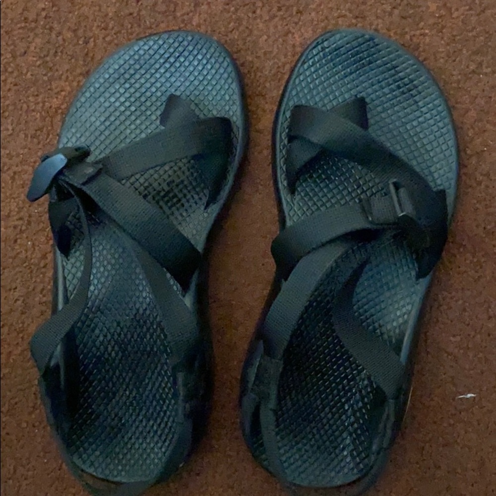 black chacos